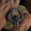 Naszyjniki nordyckie nordyckie mitologia ODIN Hełm róg wisiorek metal naszyjnik męski Viking Amutety punkowe trend biżuteria akcesoria x1009