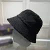 Diseñador Sombreros de cubo para hombre Mujer Invierno Sombrero de algodón Lujo Fisher Sombreros para el sol Amantes Fedora Cap Marca F Sombrero de punto resistente al frío Berretto Beanie