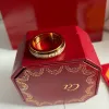 여성용 링 디자이너 반지 알파벳 다이아몬드 디자인 크리스마스 보석 기질 다목적 반지 매우 선택적인 선물 상자