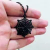 ペンダントネックレス新しいファッションネックレス女性COBWEB SPIDER HALLOWEEN PENDANTS短い女性男性COLARギフトジュエリーチョーカーX1009