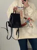 イブニングバッグヴィンテージデザイン女性の小さなバックパックカレッジガールズスクールバッグソリッドカラーPUレザーショルダーファッション女性トートハンドバッグ