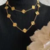 2023 Collier de concepteur Van Clover Luxury Long Pearl 4 Leaf 18k Gold Laser Brand Chain Collier Bijoux de mariage