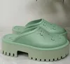 Lyxiga tofflor varumärkesdesigners kvinnor damer ihåliga plattform sandaler gjorda av transparent material fashionabla sexiga härliga soliga strandskor tofflor 35-42 G65