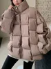 Femmes vers le bas Parkas veste d'hiver pour les femmes en trois dimensions Plaid tissé mode manteau solide haute rue chaud et épais 231009