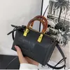 2023 Diseñadores clásicos Bolsos de hombro Moda Mujer Clásico Flap Cadena Crossbody Wallet Totes Bolso Clutch Ladies Monedero A06