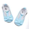 Primi camminatori Scarpe singole per bambina con fiocco Bowknot Suola morbida Prewalker antiscivolo a piedi nudi sul pavimento