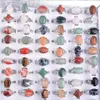 hele 100 stuks verschillende natuurlijke unisex stenen topringen maat 16-20 inclusief displaydoos235N