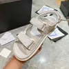 2023 Sandalen kleine weiße Schuhe Designer Luxus Top Edition MC Sportschuhe Verkauf China Red Tail Italienisch importiert Seidenleder Casual Männer und Frauen kostenlose passende Box