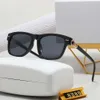 Montature Overseas New Fan Jia Wang Hong Occhiali da sole da uomo e da donna Tourism Box Glasses 8280