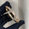 سوار عالي الجودة v gold kaleidoscope للنساء نسخة واسعة النسخة الضيقة مطلية مع الذهب الوردي 4 أوراق البرسيم الماس محظوظ