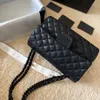 CF Fashion Womens Counter Bag 25cm Love Leater Black Hardware Metal Buckle Luxury Luxury Hand Handsse Chain Crossbody Bag Bag Makeup Sacoche Card Acags