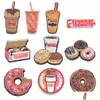 매력 신발 부품 액세서리 1pc 만화 Dunkin Donuts Charms 음식 음료 DIY 복막 정원 샌들 장식 아이 X MAS GIFTS de dhlxd