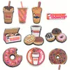 Acessórios para peças de calçados de encantos 1pc desenho animado Dunkin Donuts Charms Drinks de comida DIY para entupimento Sandals Garden Decoração infantil x Mas Gifts de Dhlxd