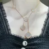 2023 Collier de concepteur Van Clover Luxury Long Pearl 4 Leaf 18k Gold Laser Brand Chain Collier Bijoux de mariage