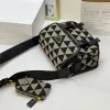 Klassische Dreiecks Umhängetaschen Herren und Damen Crossbody Bag Taschen Brieftasche P Canvas Leder Verstellbarer Schultergurt Messenger -Taschen Geometrisches Muster Kreuzkörper Geldbeutel