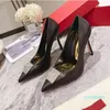 Elbise ayakkabıları pompalar perçinler ayakkabı resmi ofis sivri uçlu kadın marka tasarımcısı basit parti düğün seksi