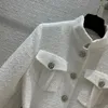 Европейская и американская женская одежда, новинка осени 2023, с длинным рукавом и воротником-стойкой, ремень, белое однобортное модное твидовое пальто