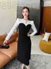 Podstawowe sukienki zwykłe projektant projektant Nowa klasyczna dekoracja Czarno -biała spółek Fake dwuczęściowy Slim Fit Sukienka 6qak