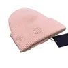 Bonnet de luxe / Casquettes de crâne En gros automne et hiver classique net rouge la même lettre broderie chaude transfrontalière chapeau tricoté hommes femmes couples laine est 8KYG