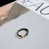 Ringar Clne Designer Luxury Fashion Women 2023 New Arc de Triomphe Color Kontrast Titanium Steel Ring Ins Small Design Black Ring Colorless Par Ring