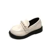 Sneakers Ragazze Scarpe in pelle per la scuola Festa Matrimonio Bambini Mocassini neri Slip-on Bambini Appartamenti Moda Stile britannico Perle Perline 231009