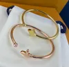 Mode 18 -Stil -Armbänder Frauen Armreifen Armband Manschettenkette Designer Brief Schmuck Kristall 18K Gold plattiert Edelstahl Hochzeitsliebhaber Geschenkarmband 1cxx 1cxx