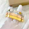 Bangle Woman rostfritt stål Pararmband herr mode smycken valentin dag gåvor för kvinnliga tillbehör hel302q