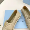 Zwarte Luxe Designer Platte Hak Jurk Schoenen Vrouwen Echt Leer Vierkante Neus Comfortabele Mary Jane Ballet Schoen Driehoek Decoratie Loafers Casual wandelschoenen