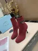 Damen-High-Heels mit rundem Kopf, kurze Stiefel, dreieckige Dekoration, mehrfarbig, hochwertige Designer-Schuhe