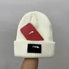 Toppförsäljning män beanie vinter unisex stickad hatt gorros motorhuvskalle mössor stickade hattar klassisk sport mössa kvinnor avslappnad utomhusdesigner beanies