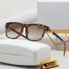 Montature Overseas New Fan Jia Wang Hong Occhiali da sole da uomo e da donna Tourism Box Glasses 8280