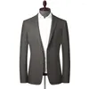 Herren-Anzugsjacke gepaart mit Estmpdo Cudros PR Man Trje Informl Mod Justdo Business Primver And Fall