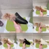 Designerskie kapcie Furry Princetown Mules Slajdes Flats Kobiety Mokorki oryginalne skórzane buty swobodne buty metalowe buty łańcucha Mężczyzniki z rozmiarami pudełka 35-39