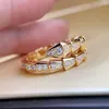 Band Rings Jewelry Drop Delivery 2022 European And American Versatile Creative Snake Bone Temperament Microinlay Zircon Shell Gree277f