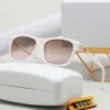 Montature Overseas New Fan Jia Wang Hong Occhiali da sole da uomo e da donna Tourism Box Glasses 8280