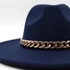 Berety 9,5 cm duże brzegi fedora hat imprezy poczuć z luksusowym ograniczonym łańcuchem eleganckie brytyjskie metalowe czapki jazzowe dla kobiet