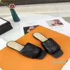 Kvinnliga mode tofflor 2023SS Summer Geometric Casuals Sandaler Dagliga andningsskor Godkvalitet Damens tofflor Designers Shoe