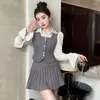 Arbeitskleider 2023 Herbst Elegante Frauen 3 Stück Set Koreanische Mode Weiße Bluse Dünne Weste Tops Hohe Taille Gefaltete Röcke Süße Weibliche Anzug