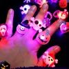 Andere evenementen Feestartikelen LED-lichtgevende Halloween-ringen Creatief Pompoen Spookschedel Gloeiend in het donker Vingerspeelgoed met verlichting Kerstdecoratie 231009