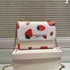 Bolso de hombro cruzado Bolso de diseñador de dulces Bolsos lindos de fresa y cereza Mujeres Tendencia Flor Bolsos de playa Bolso de mensajero con cadena Walletblieberryeyes