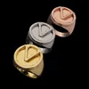 Новый дизайн ювелирных изделий из титановой стали, круглое блестящее широкое кольцо с монограммой, женские и мужские обручальные кольца, дизайнерские ювелирные изделия R023880