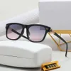 Montature Overseas New Fan Jia Wang Hong Occhiali da sole da uomo e da donna Tourism Box Glasses 8280