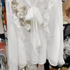 Damenblusen 2023 Frühherbst Weißes Unterwäschehemd für Frauen Koreanischer Stil Mode Top Perlen Strass Bogen Blütenblatt Chiffonbluse