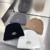 Outono e inverno ovelhas de pelúcia tricô designer gorro chapéu casal sólido strass carta bordado data presente gorro