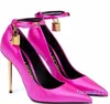 Högkvalitativ hänglås pumpar kvinnor Högklackklänningsskor Psmyckade ankel Strap Pump Classic Shoes Pointy Thin Heeled Luxury Brand Made in Italy