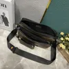 Luxurys Designer Bags Men 3PCSトリオレザーブラックフラワーメッセンジャー財布クロスボディバッグショッピングバッグプレーンショルダーバッグハンドバッグ女性財布財布トートバッグ