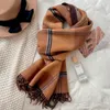 2023 Sciarpa firmata in cashmere Plaid Khaki lusso Lana di alta qualità donna scialle firmato moda double face Autunno Inverno Natale