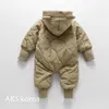 Para baixo casaco de inverno bebê meninos bodysuit algodão acolchoado mais veludo grosso infantil meninos macacão com capuz simples quente nascido meninos macacão 231009