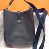 Klasik Tasarımcı Kadınlar İçin Omuz Torbası Eşekçi Çantaları Lüks Erkekler Crossbody Çanta Moda Çapraz Vücut Çanta Adam Yumuşak Tahıl Cowhide Deri Deli Delikli Kadın Çanta