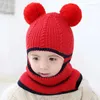 Bollmössor Autumn Winter Baby Toddler Hats ull Tjocka pojkar flickor varm en bit halsduk björn hatt söta två bollar 2-5 år aa